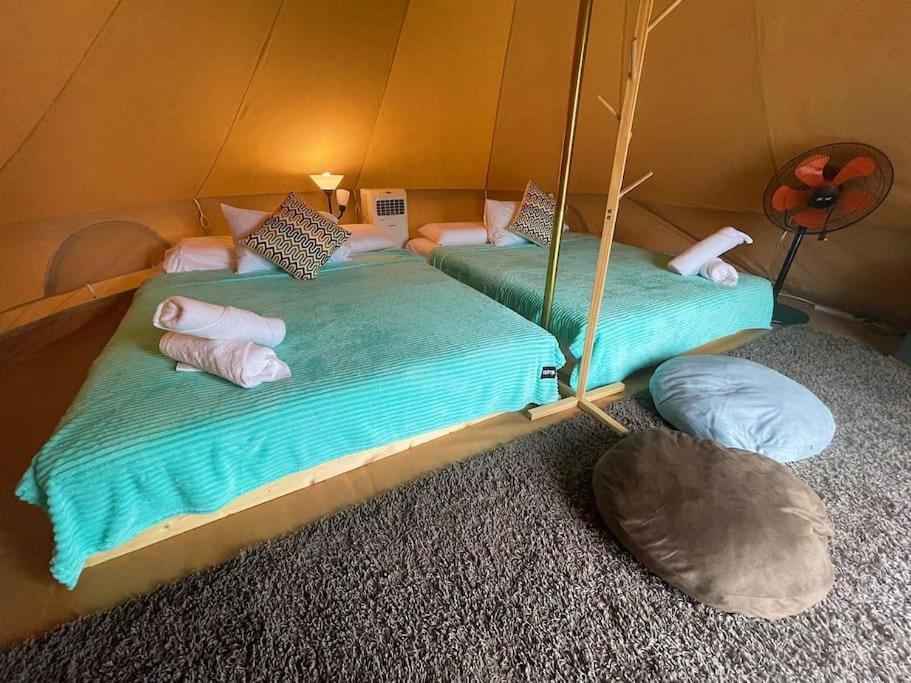 Rembulan Escape Bell Tent 2 Kampung Penarik Esterno foto